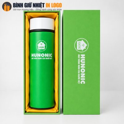 Cận cảnh bình giữ nhiệt GN-BN06 màu xanh lá đặt trong hộp xi quà tặng lót lụa vàng cao cấp