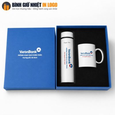 Hộp quà tặng xi màu xanh dương in logo VietinBank đặt cạnh khay lót định hình chứa bình giữ nhiệt và cốc sứ