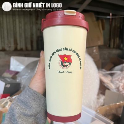 Mặt sau ly giữ nhiệt in logo Đoàn Thanh niên Cộng sản Hồ Chí Minh sắc nét kèm dòng chữ Kính Tặng